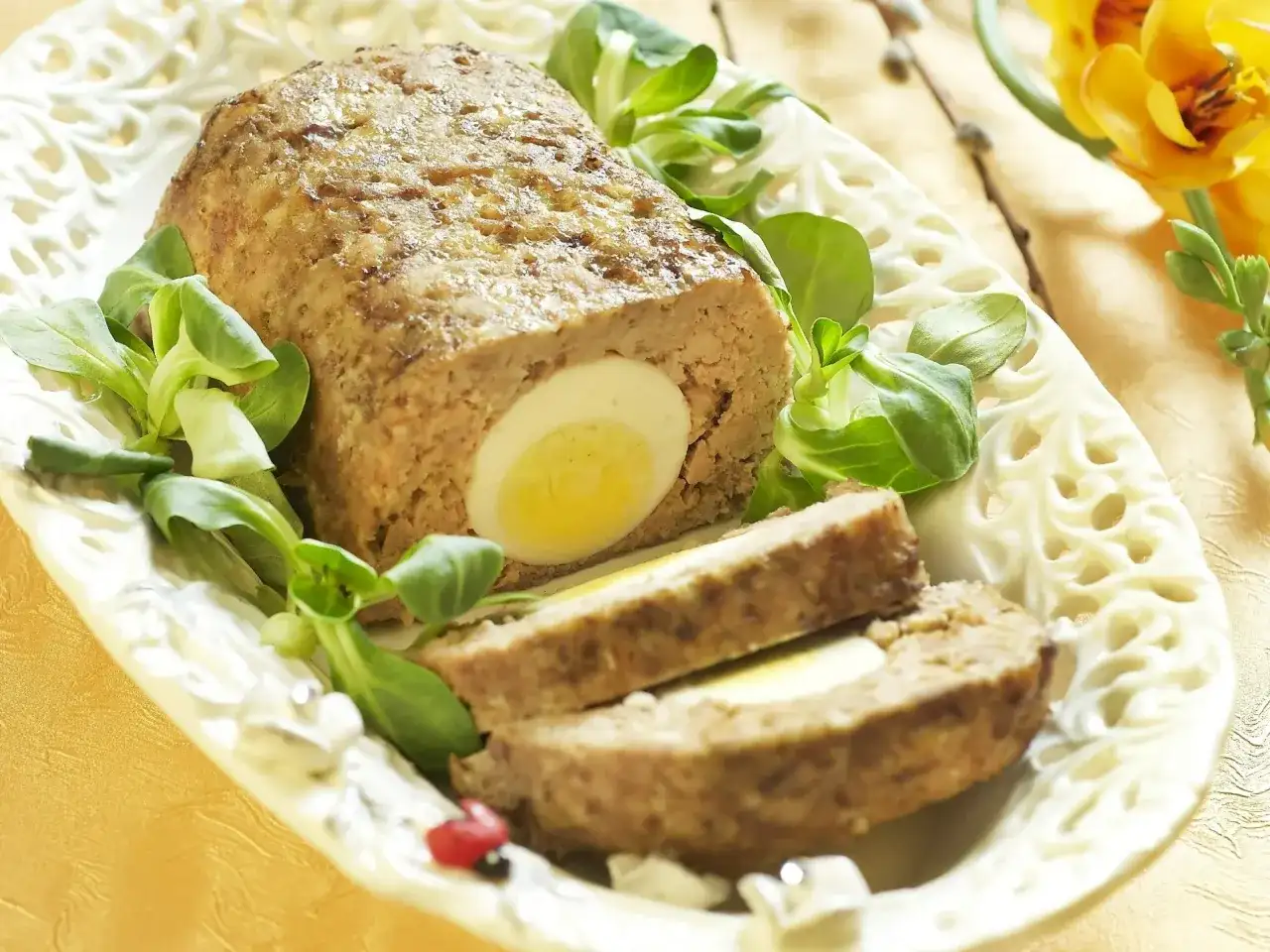 Pieczeń z mięsa mielonego - jak zrobić ją soczystą
