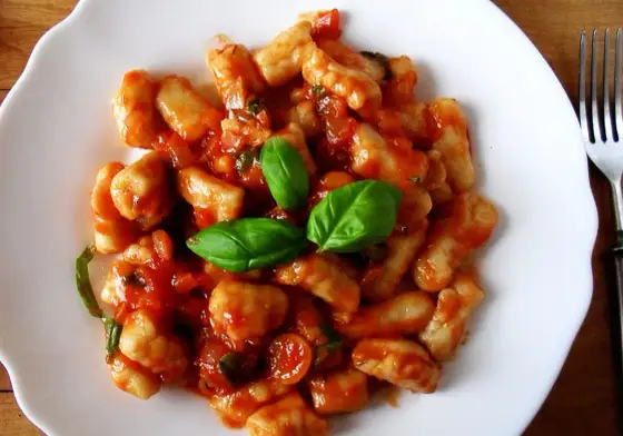 Gnocchi w sosie pomidorowym - jak zrobić je naprawdę dobrze